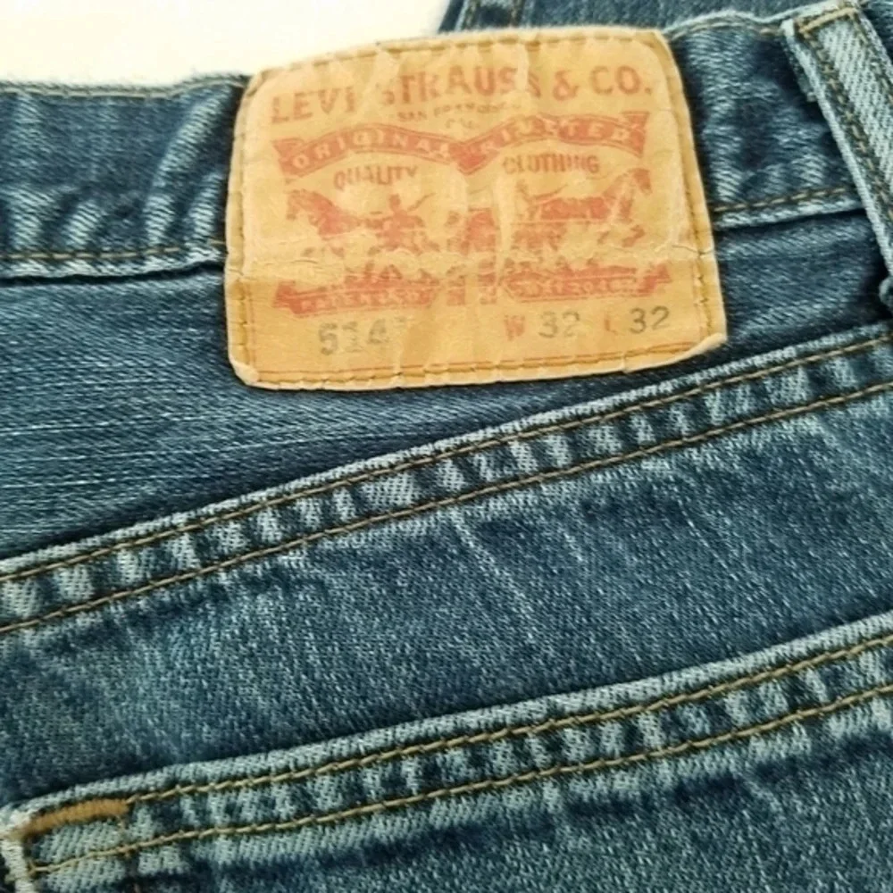 Levi's‎ 514 Traditional 5 Pocket Styling Medium Wash Jeans